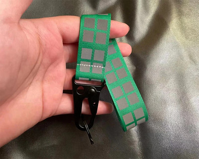 Ανακλαστικά μπρελόκ υψηλής ορατότητας Σκούρο γκρι Υλικό ιμάντων για αξεσουάρ μενταγιόν τσάντας 2,5 cm Night Walking Sport Running