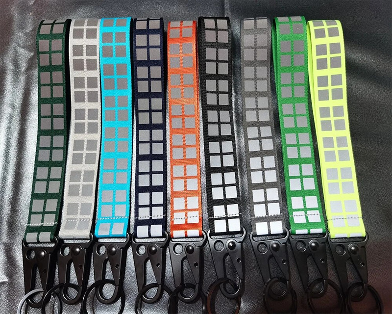 Ανακλαστικά μπρελόκ υψηλής ορατότητας Σκούρο γκρι Υλικό ιμάντων για αξεσουάρ μενταγιόν τσάντας 2,5 cm Night Walking Sport Running