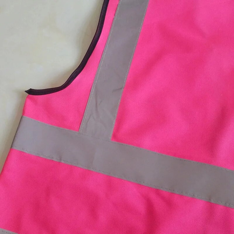 1vnt statybvietė Naktinė statybos sauga Didelio ryškumo šviesą atspindinti juostelinė liemenė su keliomis kišenėmis šviesą atspindinti liemenė