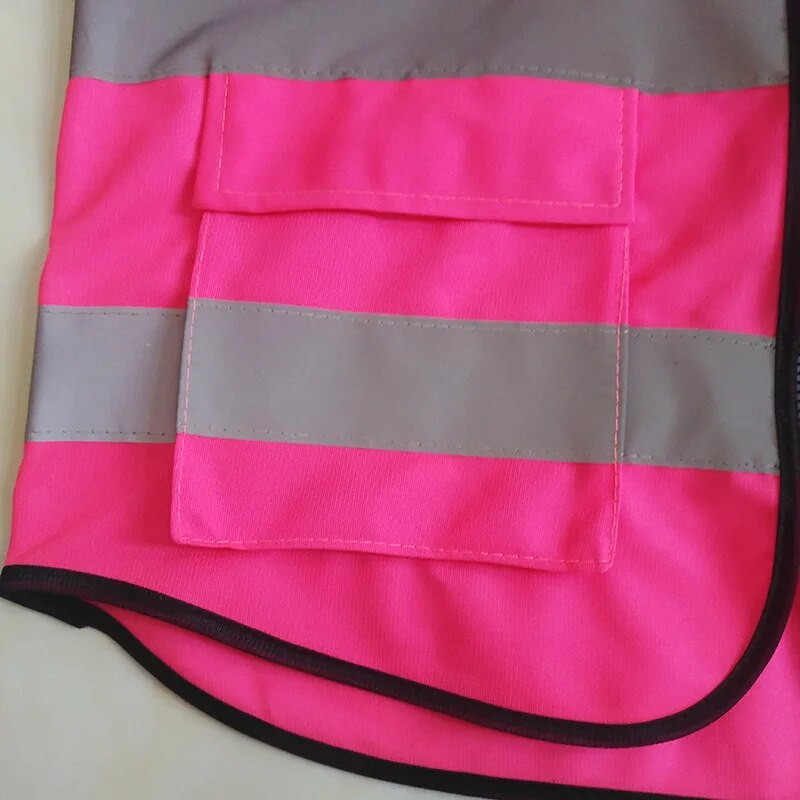 1vnt statybvietė Naktinė statybos sauga Didelio ryškumo šviesą atspindinti juostelinė liemenė su keliomis kišenėmis šviesą atspindinti liemenė