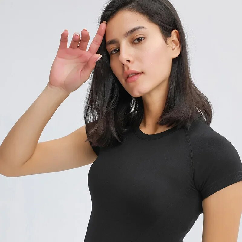 Swiftly Tech Besiūliai jogos marškinėliai vasariniai moteriški ploni sportiniai marškinėliai, orui pralaidi kūno rengybos palaidinė treniruotėms trumpomis rankovėmis apkarpyta viršutinė dalis