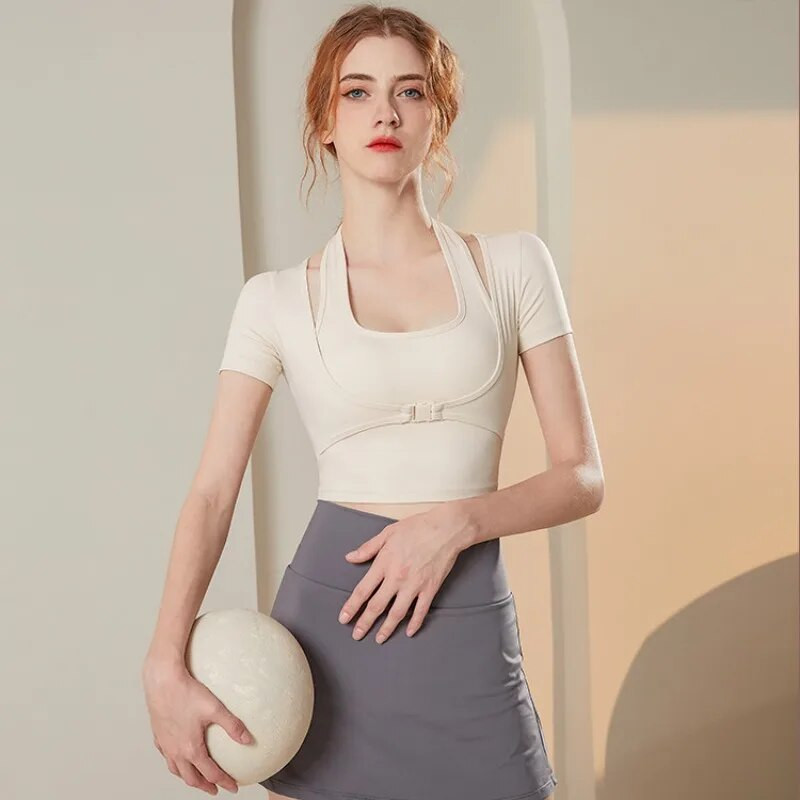 Jogos drabužiai su pagalvėlėmis ant krūtinės, trumpomis rankovėmis, prigludę prie bambos greitai džiūstantys marškinėliai, kvėpuojantis sportinis viršus