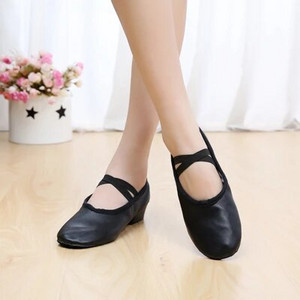 Uus saabumine naiste lõuendist nahast pehme põhjaga kandiline kontsaga tantsukingad Naiste balletitantsukingad 4 värvi