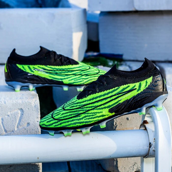 Свръхлеки футболни обувки Мъжки футзал летящи футболни обувки Ултралеки нехлъзгащи се футболни бутли за възрастни Унисекс дишащи TF/FG