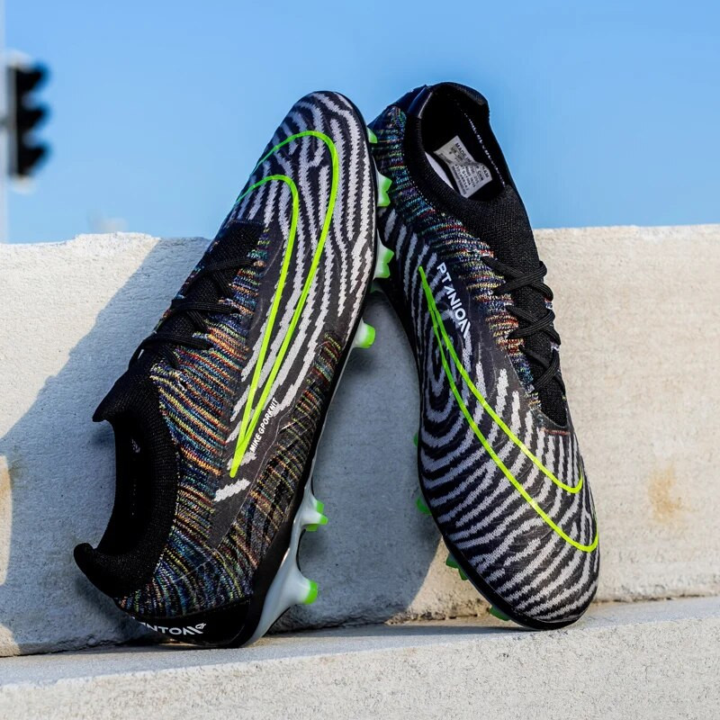 Ülikerged jalgpallijalatsid Meeste Futsali Lendavad riidest jalgpallisaapad Ülikerged libisemiskindlad Jalgpallikingad täiskasvanutele Unisex hingavad TF/FG