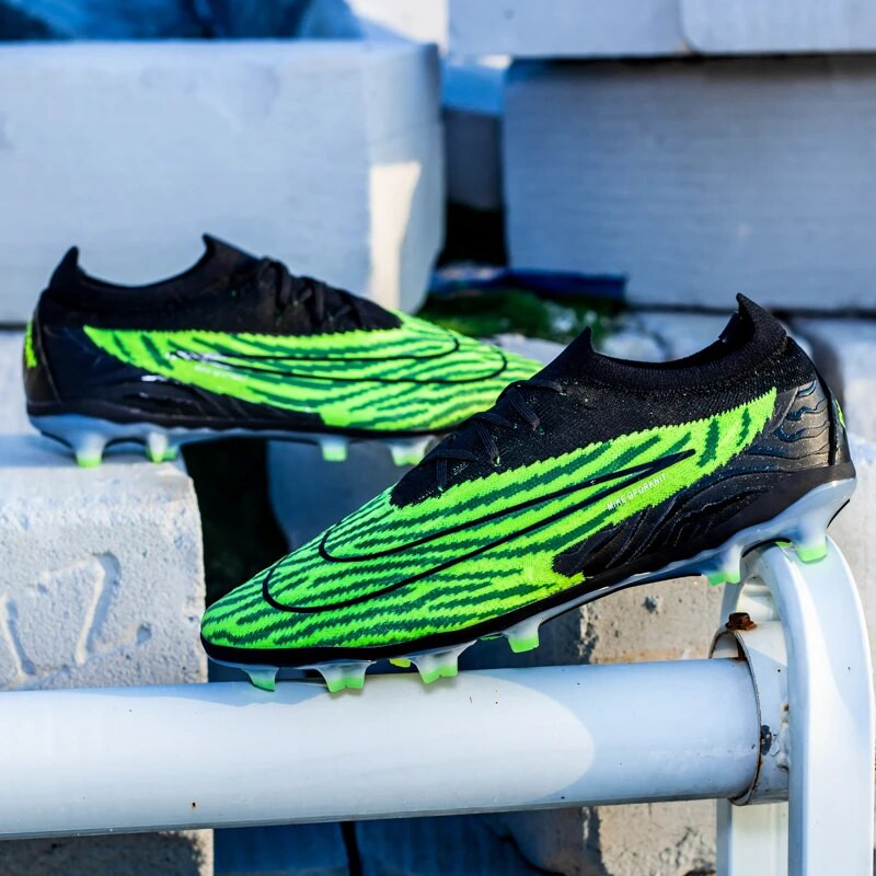 Ülikerged jalgpallijalatsid Meeste Futsali Lendavad riidest jalgpallisaapad Ülikerged libisemiskindlad Jalgpallikingad täiskasvanutele Unisex hingavad TF/FG