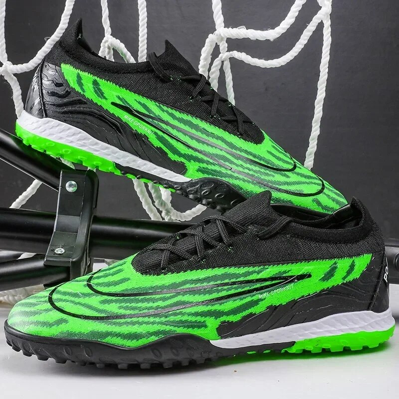 Brändi kvaliteetsed meeste jalgpallijalatsid Professionaalsed mugavad Futsal Muru treeningud Sport Match Footboot Ultralight FG/TF saapad