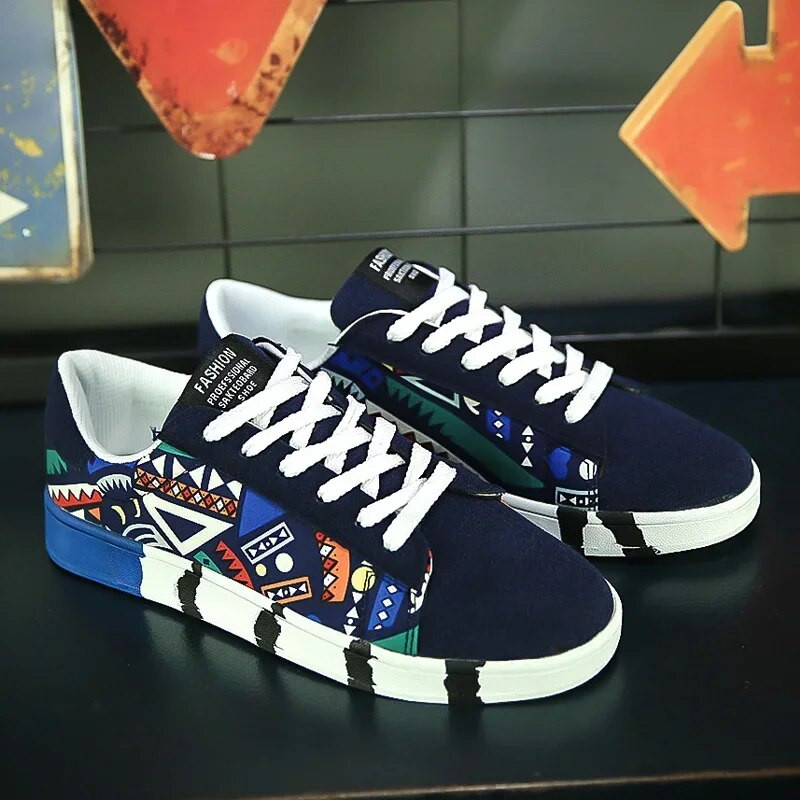 Nauji laisvalaikio batai madingi vyriški madingi žemo apačios sportbačiai neslystantys, atsparūs dėvėjimuisi madingi studentų madingi aukštos klasės drobiniai batai minkštu padu