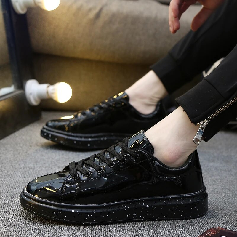 2023 Ležerne crne cipele za muškarce Kvalitetna teniska obuća od pu kože za van, meke muške modne tenisice za hodanje Zapatillas Hombre