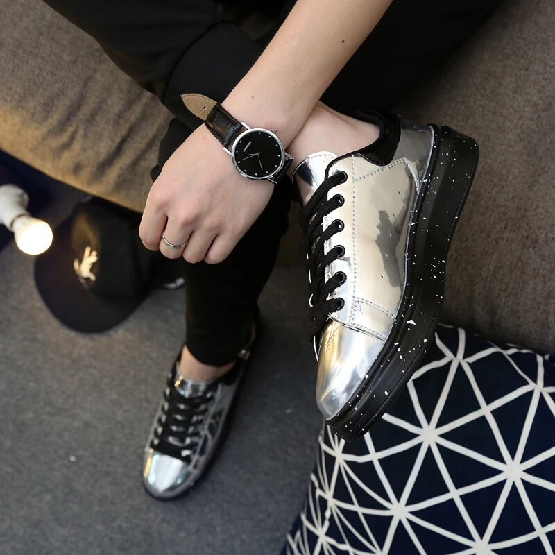 2023 Ležerne crne cipele za muškarce Kvalitetna teniska obuća od pu kože za van, meke muške modne tenisice za hodanje Zapatillas Hombre