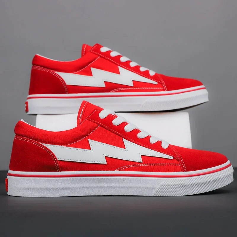 Meeste vulkaniseeritud jalanõud klassikalised mustad välgujalatsid Moepoiste spordijalatsid Tänavapunased rulatossud