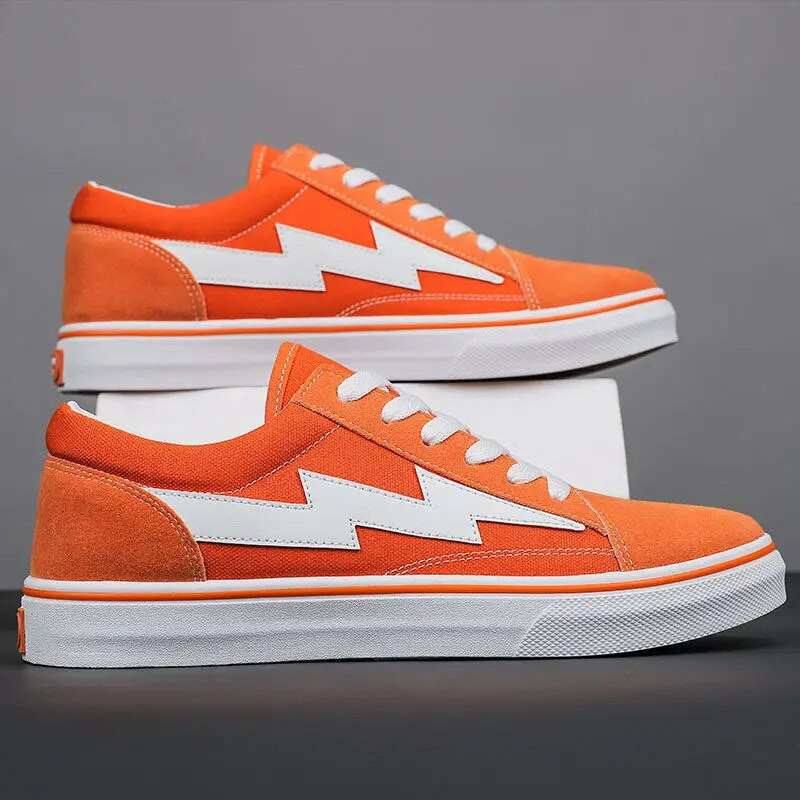 Meeste vulkaniseeritud jalanõud klassikalised mustad välgujalatsid Moepoiste spordijalatsid Tänavapunased rulatossud