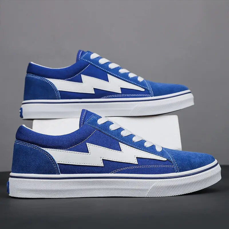 Meeste vulkaniseeritud jalanõud klassikalised mustad välgujalatsid Moepoiste spordijalatsid Tänavapunased rulatossud