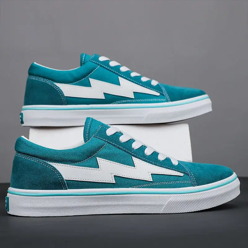 Meeste vulkaniseeritud jalanõud klassikalised mustad välgujalatsid Moepoiste spordijalatsid Tänavapunased rulatossud