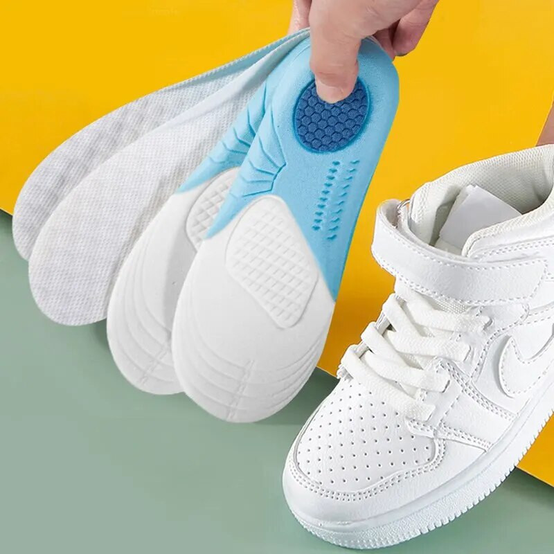 Lapsed mäluvahust sisetallad Laste ortopeedilised hingavad lamedad jalavõlvi tugijalad Spordijalatsid Jooksupatjade hooldusvahend