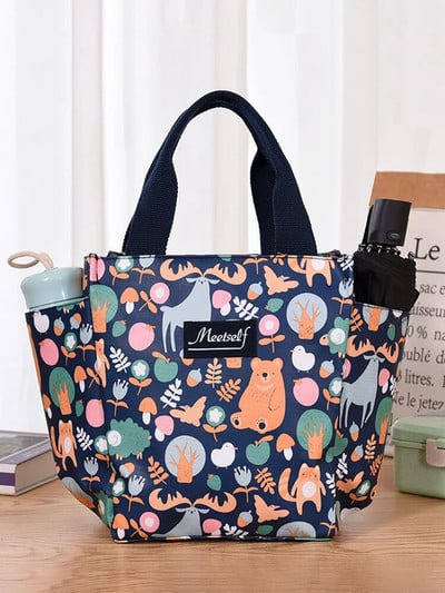 Administratívni pracovníci idú von s taškou na obed s ryžou, termo taškou bento, módnou plátennou taškou na prenášanie v ruke s taškou pre mamičky.