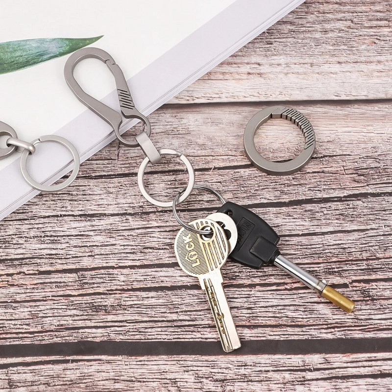 Υψηλής ποιότητας μπρελόκ από γνήσιο τιτάνιο Πολυτελές ανδρικό μπρελόκ με προσαρμοσμένα γράμματα Εξαιρετικά ελαφρύ EDC για κοσμήματα βάσης μπρελόκ
