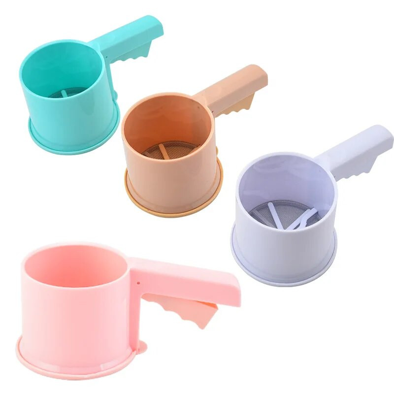 Sitko na múku, jemné sieťované sito na múku, práškový cukor, manuálne sito, pohár, domáca kuchyňa, pečenie, pečivo, nástroje