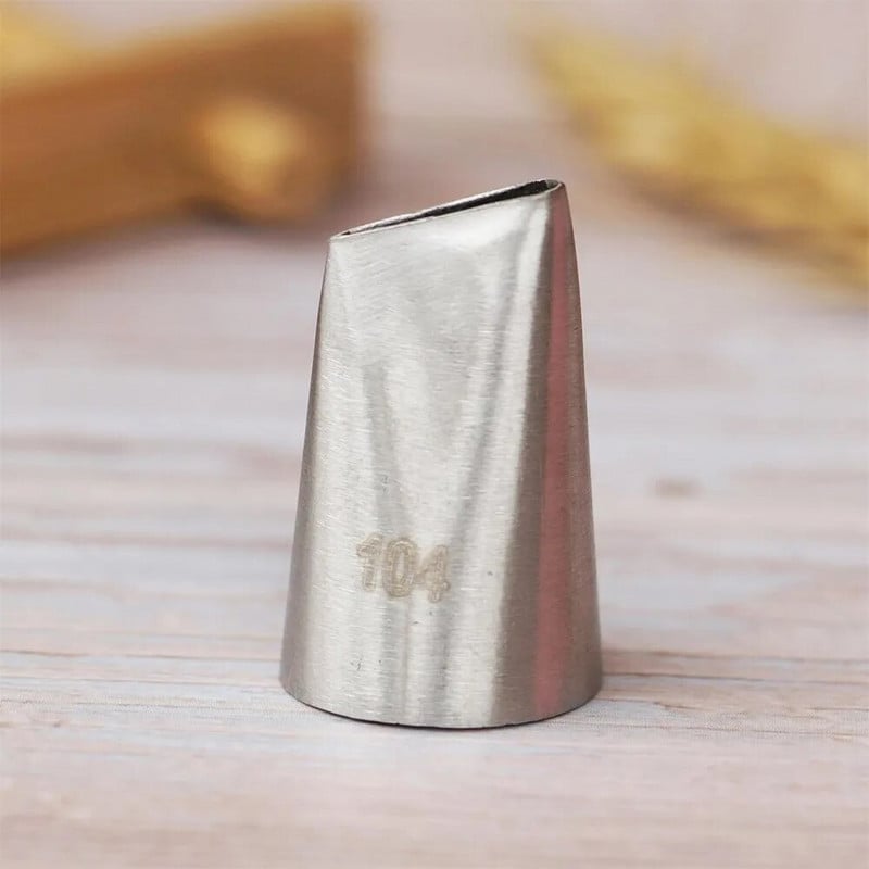 #101 #102 #103 #104 Tryska na zdobenie v tvare ružových lupienkov, hrot na polevu, nástroje na pečenie a cukrárstvo, nádoby na pečenie