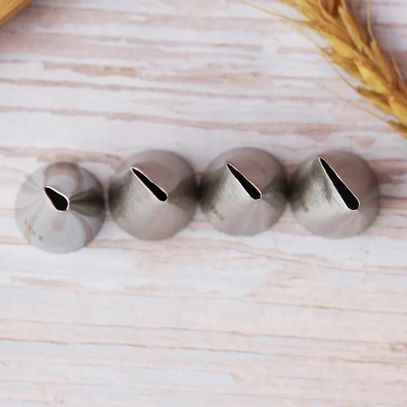 #101 #102 #103 #104 Tryska na zdobenie v tvare ružových lupienkov, hrot na polevu, nástroje na pečenie a cukrárstvo, nádoby na pečenie