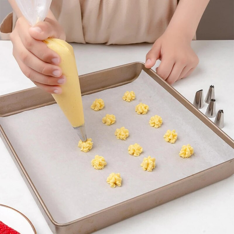 14 ks Sada trysiek na pečivo Malé nerezové pečivo Na pečenie Polevu Tipy na potrubie Zásuvka Cukrárske Cupcake Zdobenie tort Nástroje