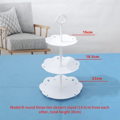 Desertų stalo dekoravimas Gimtadienio tortų lentynos dekoravimas Desertų lentynėlė Gimtadienio vestuvių renginys Popietės arbatos desertas