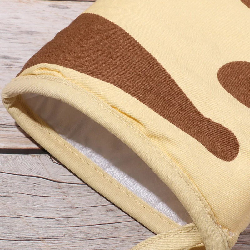 Protišmykové pečenie v mikrovlnnej rúre, tepelne odolné izolačné rukavice, mačacie labky s kreslenými zvieratkami, chňapky do rúry