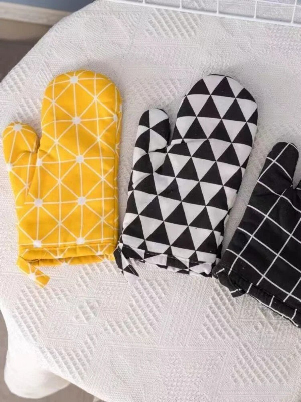 2 tk mikrolaineahju kinnas köögitööriist 1 tk labakindad terüleenist isoleeritud kuumakindlad, libisemiskindlad küpsetuskindad paksendavad