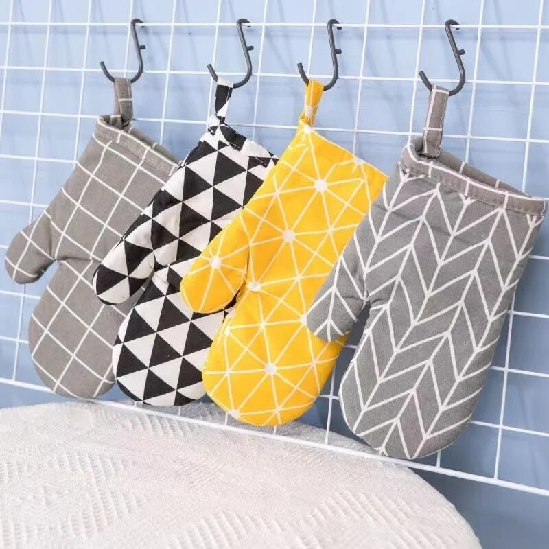 2 tk mikrolaineahju kinnas köögitööriist 1 tk labakindad terüleenist isoleeritud kuumakindlad, libisemiskindlad küpsetuskindad paksendavad