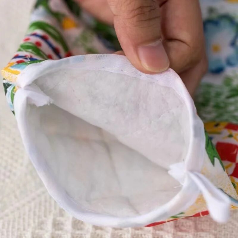 2 tk mikrolaineahju kinnas köögitööriist 1 tk labakindad terüleenist isoleeritud kuumakindlad, libisemiskindlad küpsetuskindad paksendavad