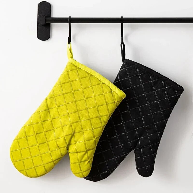 2 tk Köögi ahjukindad libisemiskindla silikoontrükiga puuvillase kindaga 1 paar kuumakindlaid toiduvalmistamis-küpsetus-grillitööriistu