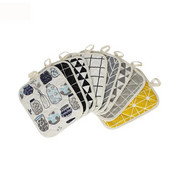 Isolatsioonipadjad, soojust isoleerivad kindad, köögis põletusvastased kaussi padjad, riidest mitmefunktsioonilised alusmatid, kahekordse kasutusega