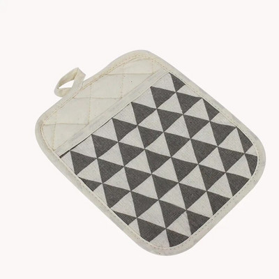 Isolatsioonipadjad, soojust isoleerivad kindad, köögis põletusvastased kaussi padjad, riidest mitmefunktsioonilised alusmatid, kahekordse kasutusega