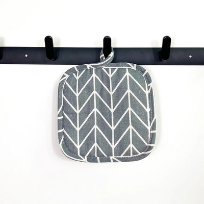 Isolatsioonipadjad, soojust isoleerivad kindad, köögis põletusvastased kaussi padjad, riidest mitmefunktsioonilised alusmatid, kahekordse kasutusega