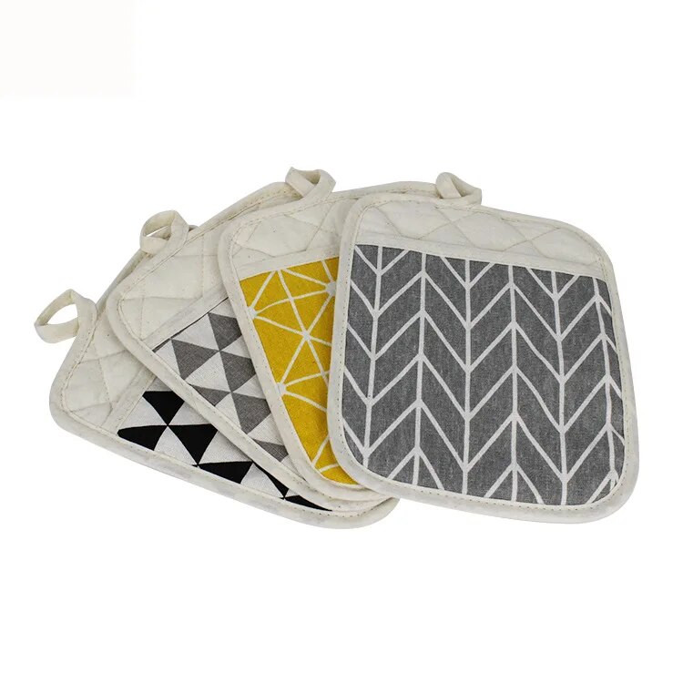 Isolatsioonipadjad, soojust isoleerivad kindad, köögis põletusvastased kaussi padjad, riidest mitmefunktsioonilised alusmatid, kahekordse kasutusega