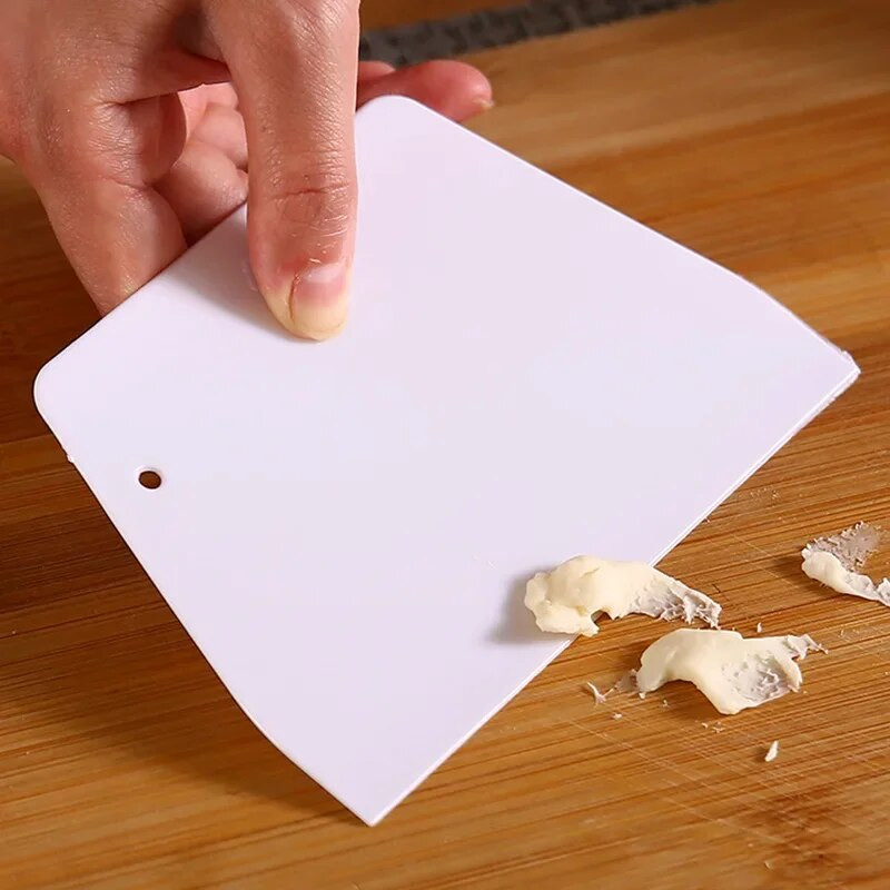 1/3 vnt. Naudinga lenkta kreminė mentelė „pasidaryk pats“ konditerijos pjaustyklės Fondant tešlos grandiklis Tortų pjaustyklė tešlos kepimo įrankis Virtuvės priedai