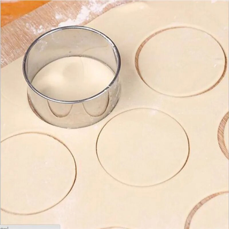 1 tk suured roostevabast terasest ümmargused pelmeenid ümbrisvormid, vormid, lõikurite valmistamise tööriistad, ümmargused küpsisetaigna ümbrised taigna lõikamiseks