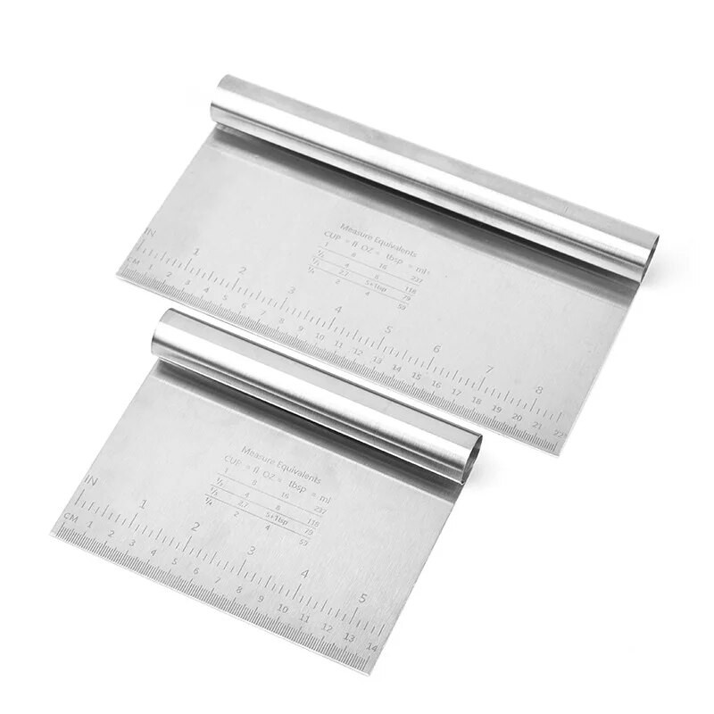 1 tk roostevabast terasest nuudlinoaga koogikaabits koos skaala kondiitrilõikuritega