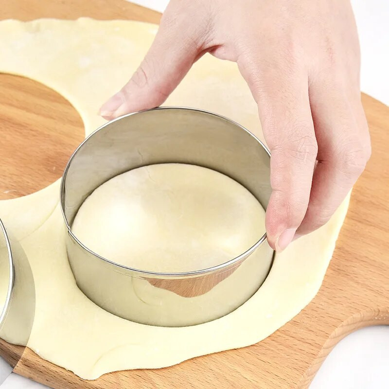 3 tk / komplekt roostevabast terasest ümmargune taignalõikur DIY pelmeenid nahavormi lillekujuline küpsiseküpsetise küpsetusvahend küpsise ringikujuline vorm