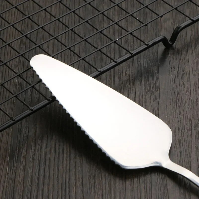 Koogiserveri teraga lõikur sakilise servaga piruka pitsalabidas 410 roostevabast terasest köögi küpsetus-taignalabidad