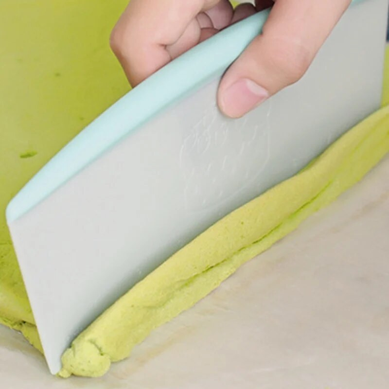 1 tk pitsataigna lõikur skaalaga kondiitrikaabitsaga taignanuga Eriti suur pingi kaabitsaga kondiitritööriistad libisemiskindla käepidemega