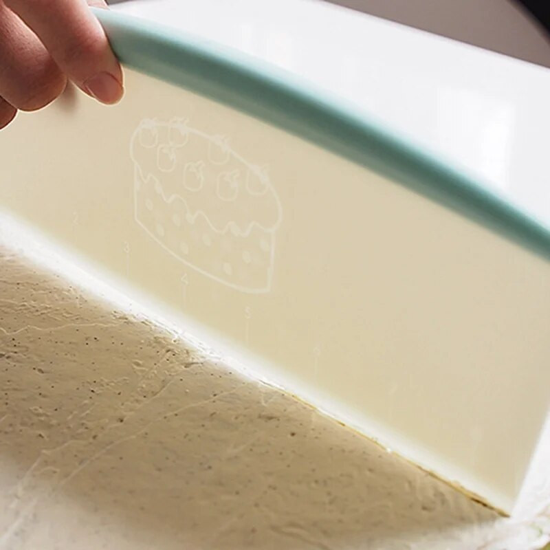 1 tk pitsataigna lõikur skaalaga kondiitrikaabitsaga taignanuga Eriti suur pingi kaabitsaga kondiitritööriistad libisemiskindla käepidemega