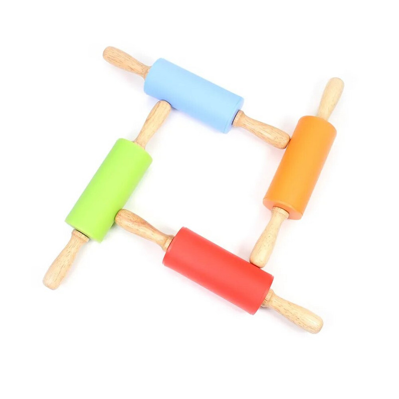 Silikoonist taignarull lastele, mittenakkuva pind ja mugavad puidust käepidemed küpsetamiseks