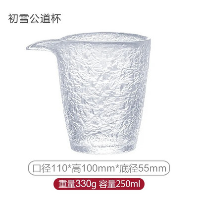 Lihtne Jaapani stiilis klaasist messitass koos Glod Rim teekeetjaga Kung Fu teevedeliku jagaja Gongdao kruusi teenõud