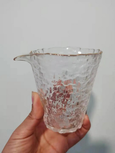 Lihtne Jaapani stiilis klaasist messitass koos Glod Rim teekeetjaga Kung Fu teevedeliku jagaja Gongdao kruusi teenõud