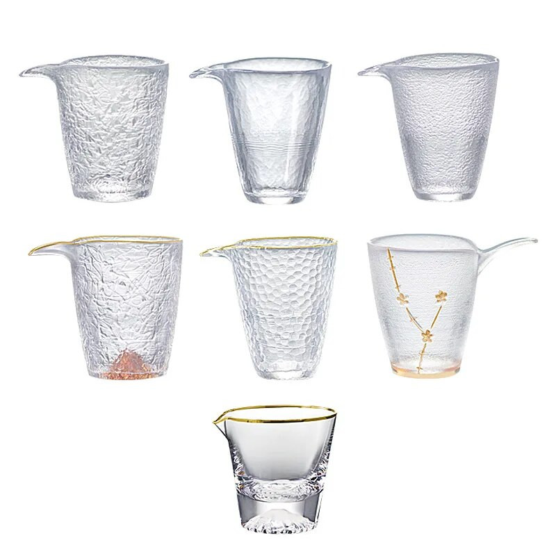 Lihtne Jaapani stiilis klaasist messitass koos Glod Rim teekeetjaga Kung Fu teevedeliku jagaja Gongdao kruusi teenõud