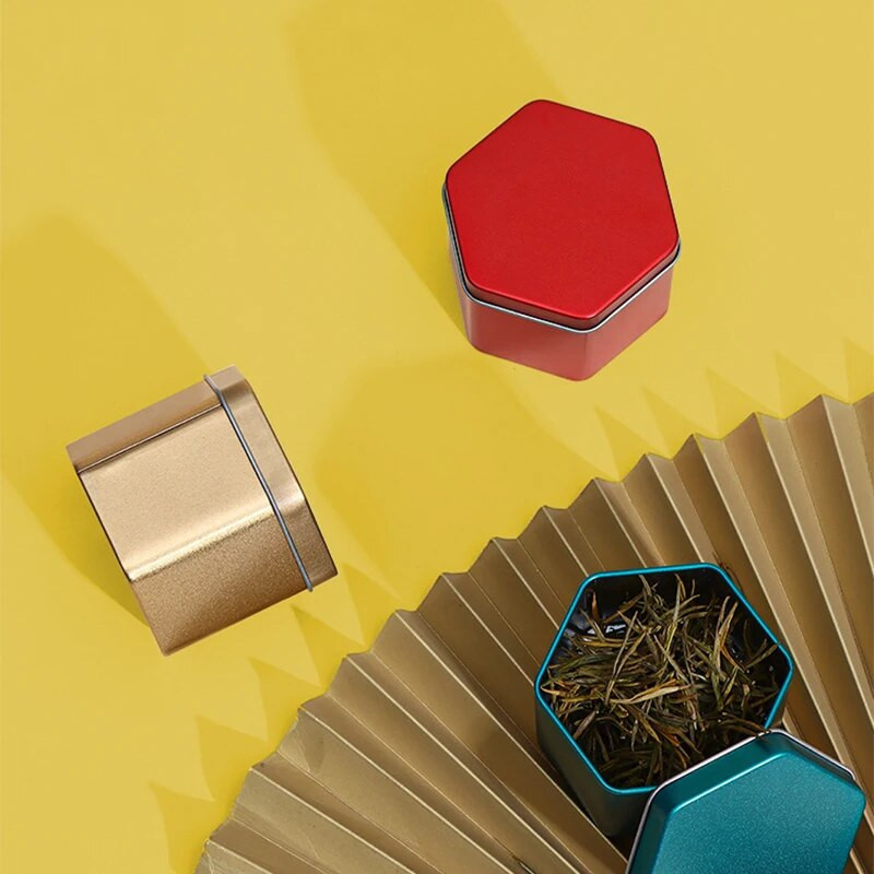 Kaasaskantav teekarp, ühevärviline tee suletud karbiga teenõude hoiustamiskonteiner Kuusnurkne plekk-purk kohvi-suhkrukarbiga köögi hoiuruum