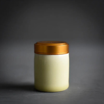 Celadoni metallist keeratava korgiga miniteepurk väike mugav reisihotell väike teekann keraamiline puuder, rouge huulepulga hoiupaak