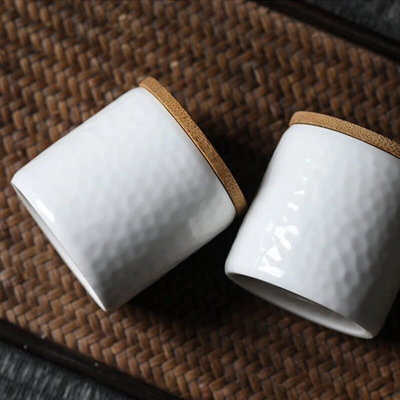 Bambuko dangtelis Mažas baltas porcelianinis arbatos puodelis Keraminis Mini sandarus laikymo rezervuaras Mažas porcelianinis puodelis Kavos stalo dekoravimas