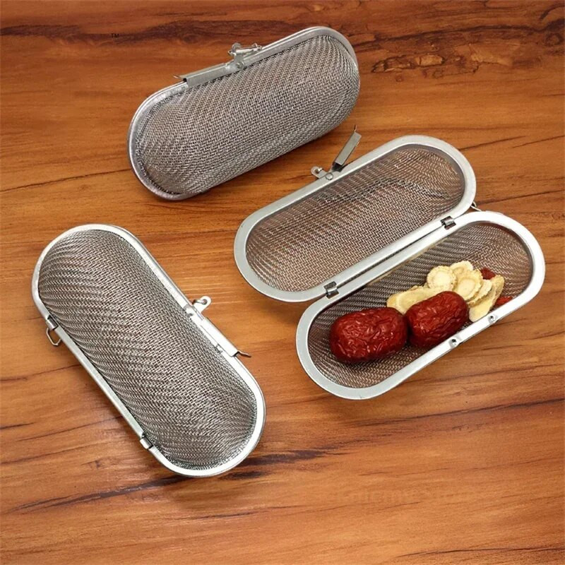 Ovaalse südame sfääri kujuga vürtside maitseaine teesõel koos ketiga roostevabast terasest võrgust palli tee kohvifilter korv infusioonitööriistad